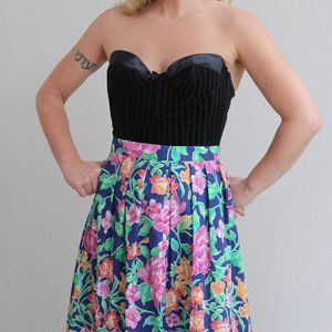 1980's Simple Floral Pleat Skirt // Size Small to Medium // 28" to 29" Waist